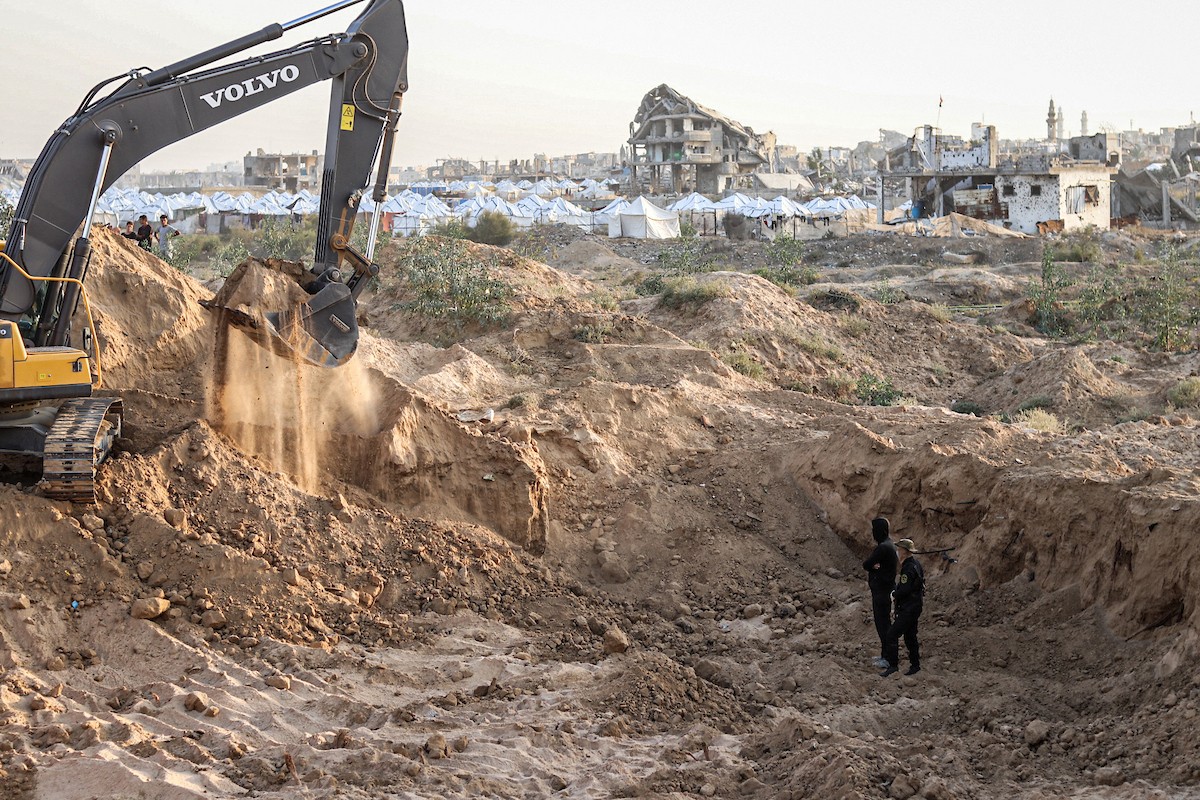 تعمل الآليات الثقيلة بالتنسيق مع أعضاء سرايا القدس وف (12).jpg