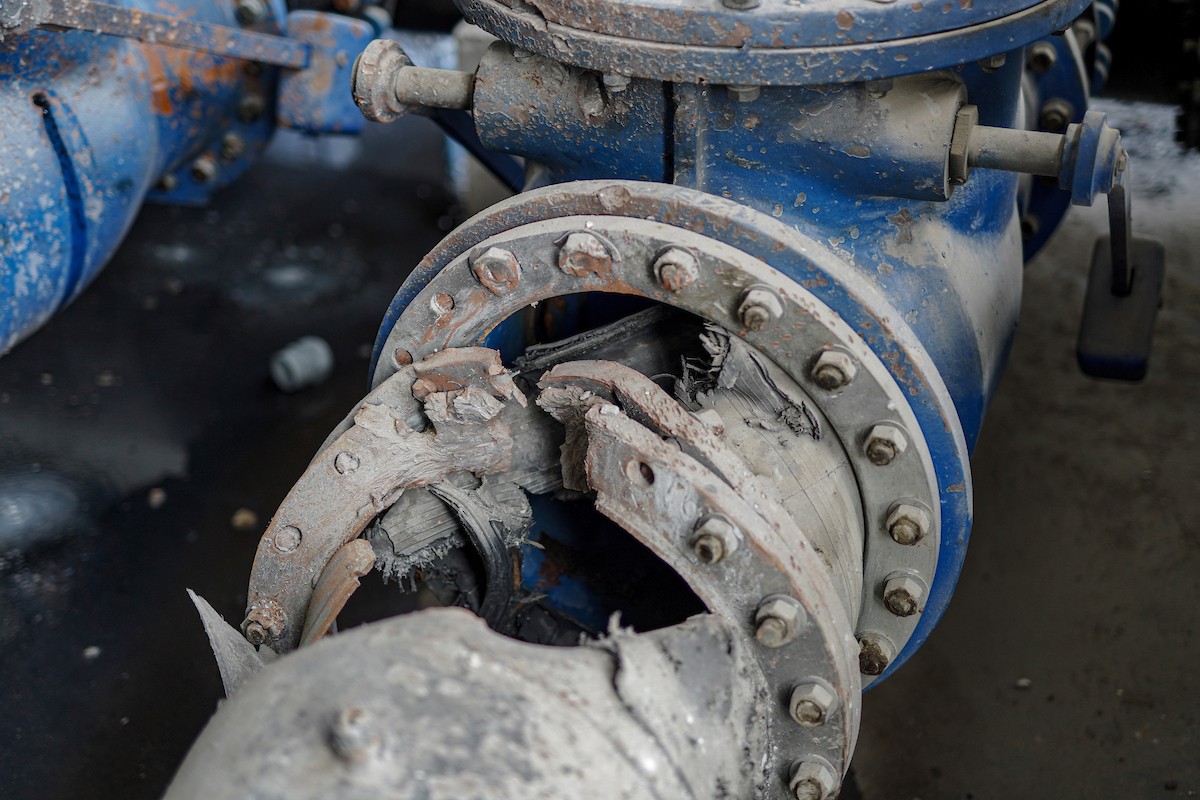 وفد من الأمم المتحدة يتفقد حوض تجميع مياه الصرف الصحي في حي الشيخ رضوان بمدينة غزة (16).jpg