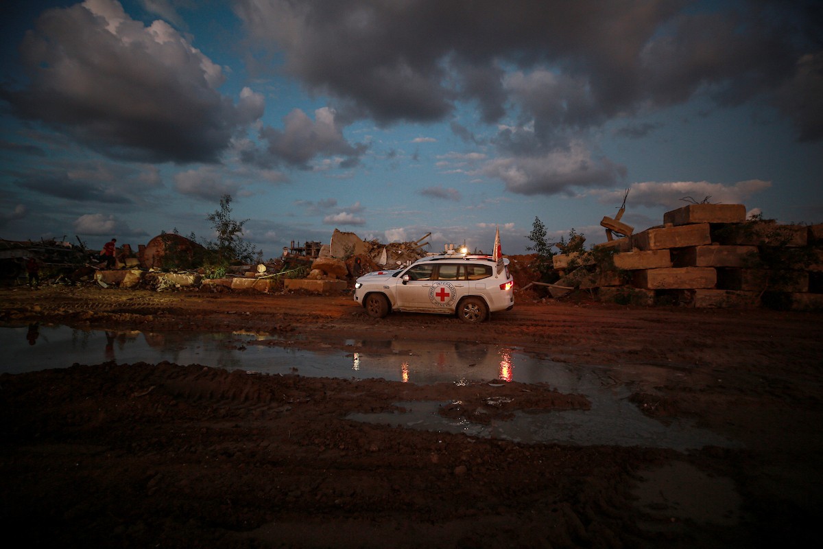 عمليات البحث لاستعادة جثث الرهائن الإسرائيليين كجزء من اتفاق وقف إطلاق النار وتبادل الأسرى بين حماس وإسرائيل (9).jpg