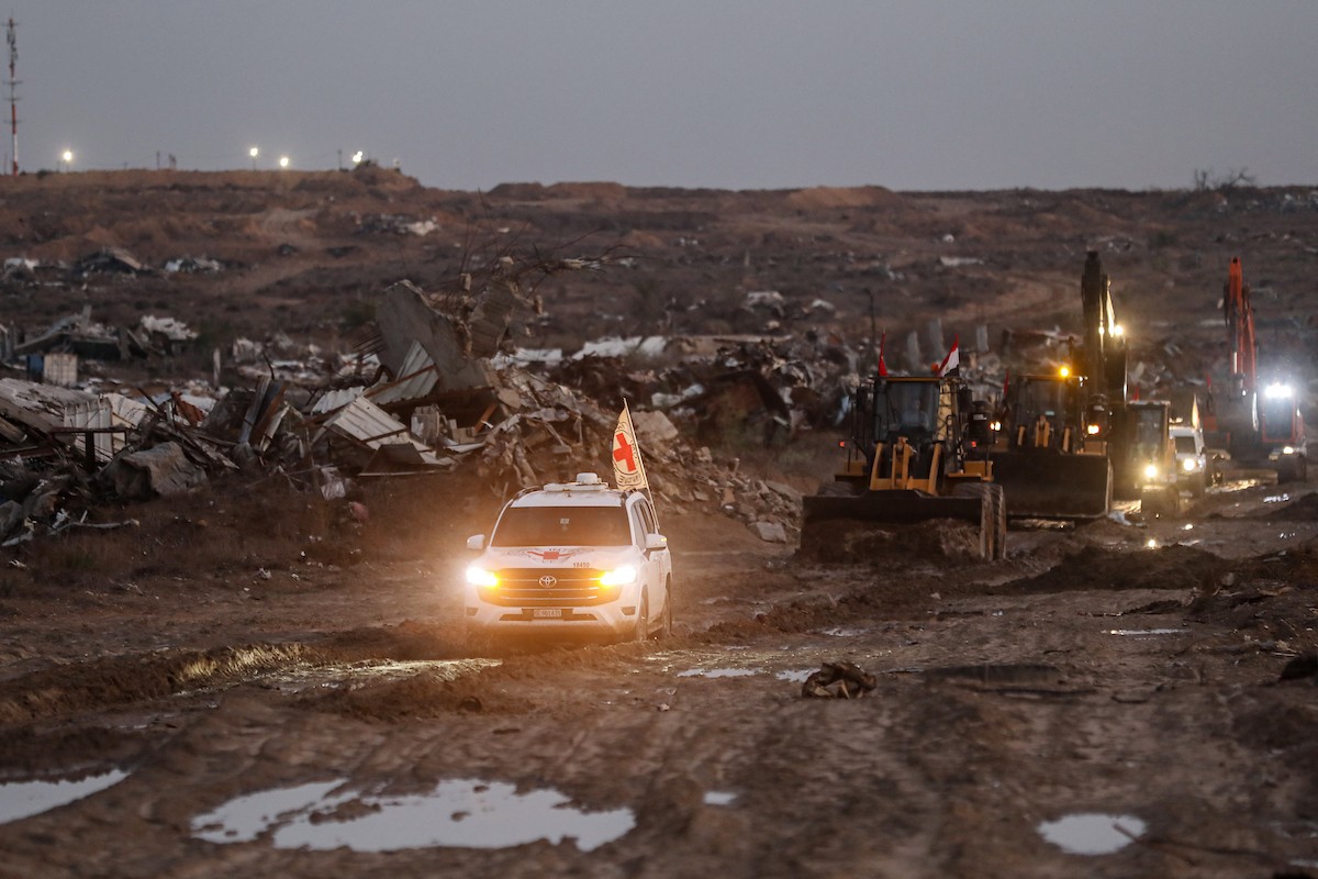 عمليات البحث لاستعادة جثث الرهائن الإسرائيليين كجزء من اتفاق وقف إطلاق النار وتبادل الأسرى بين حماس وإسرائيل (13).jpg