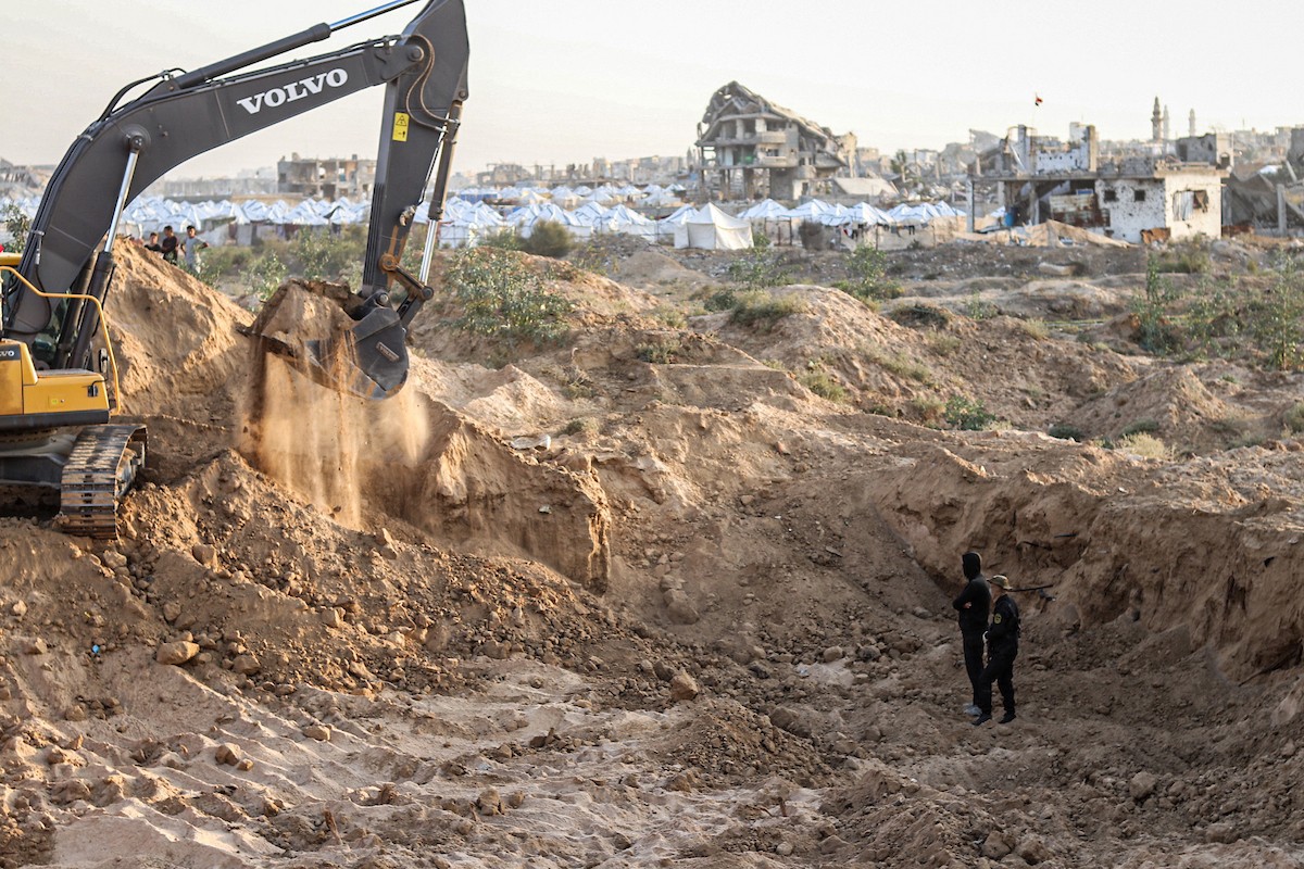 تعمل الآليات الثقيلة بالتنسيق مع أعضاء سرايا القدس وف (11).jpg