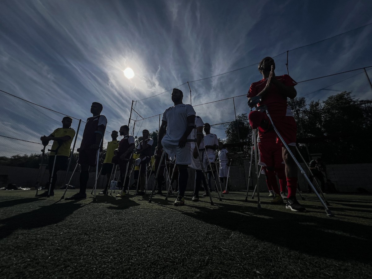 رياضيون فلسطينيون مبتورو الأطراف ضمن فعاليات بطولة الأمل لكرة القدم التي نظمتها جمعية د (15).jpg