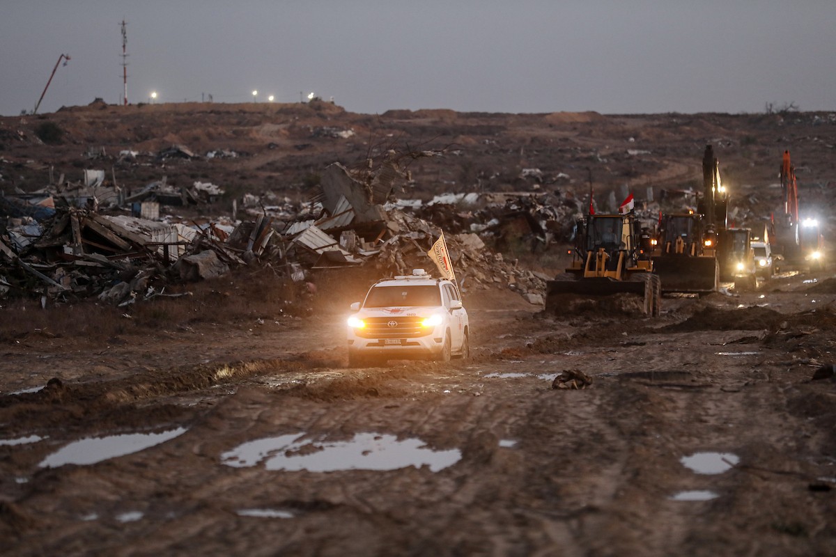 عمليات البحث لاستعادة جثث الرهائن الإسرائيليين كجزء من اتفاق وقف إطلاق النار وتبادل الأسرى بين حماس وإسرائيل (11).jpg