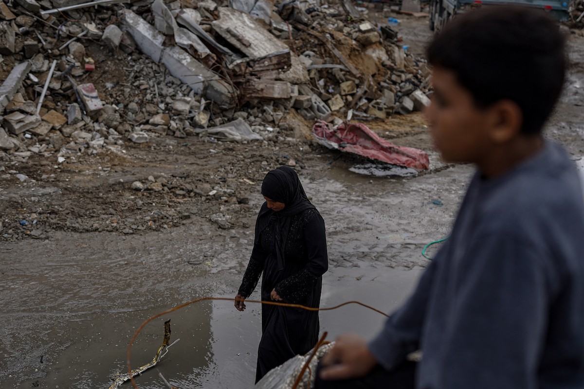 وفد من الأمم المتحدة يتفقد حوض تجميع مياه الصرف الصحي في حي الشيخ رضوان بمدينة غزة (29).jpg