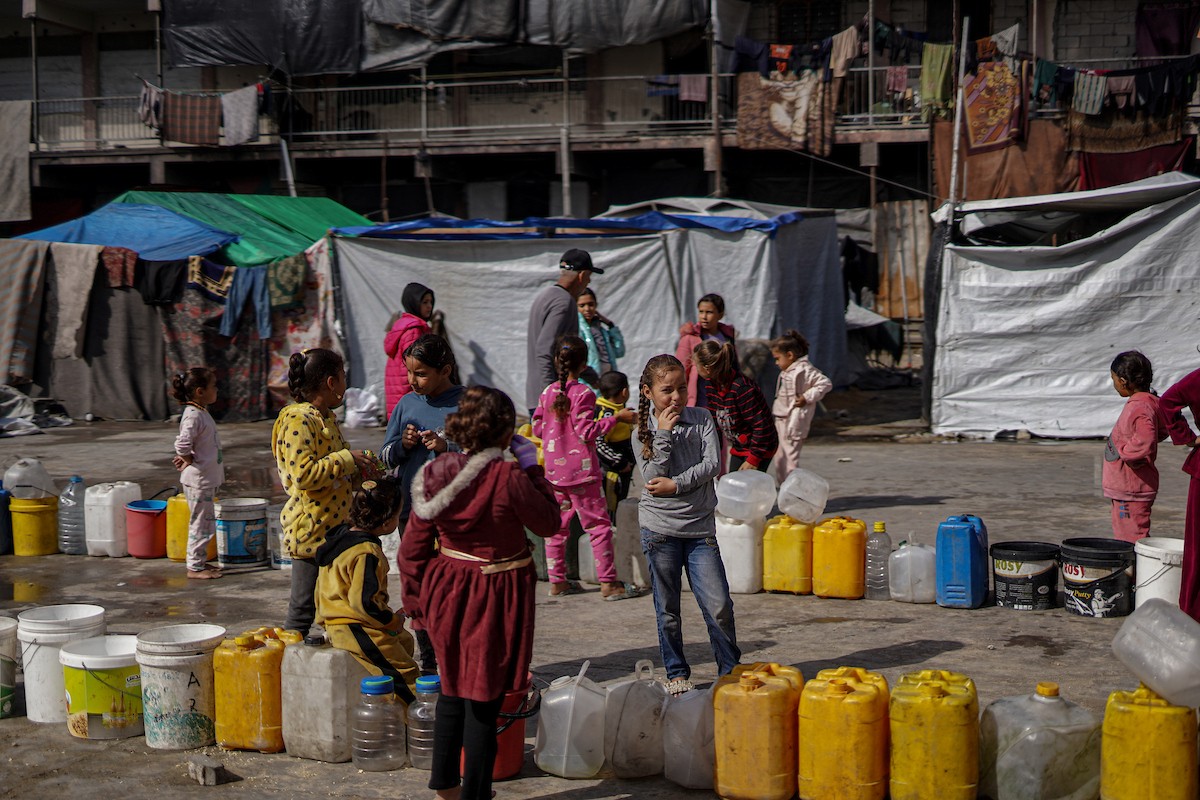 وفد من الأمم المتحدة يتفقد حوض تجميع مياه الصرف الصحي في حي الشيخ رضوان بمدينة غزة (21).jpg