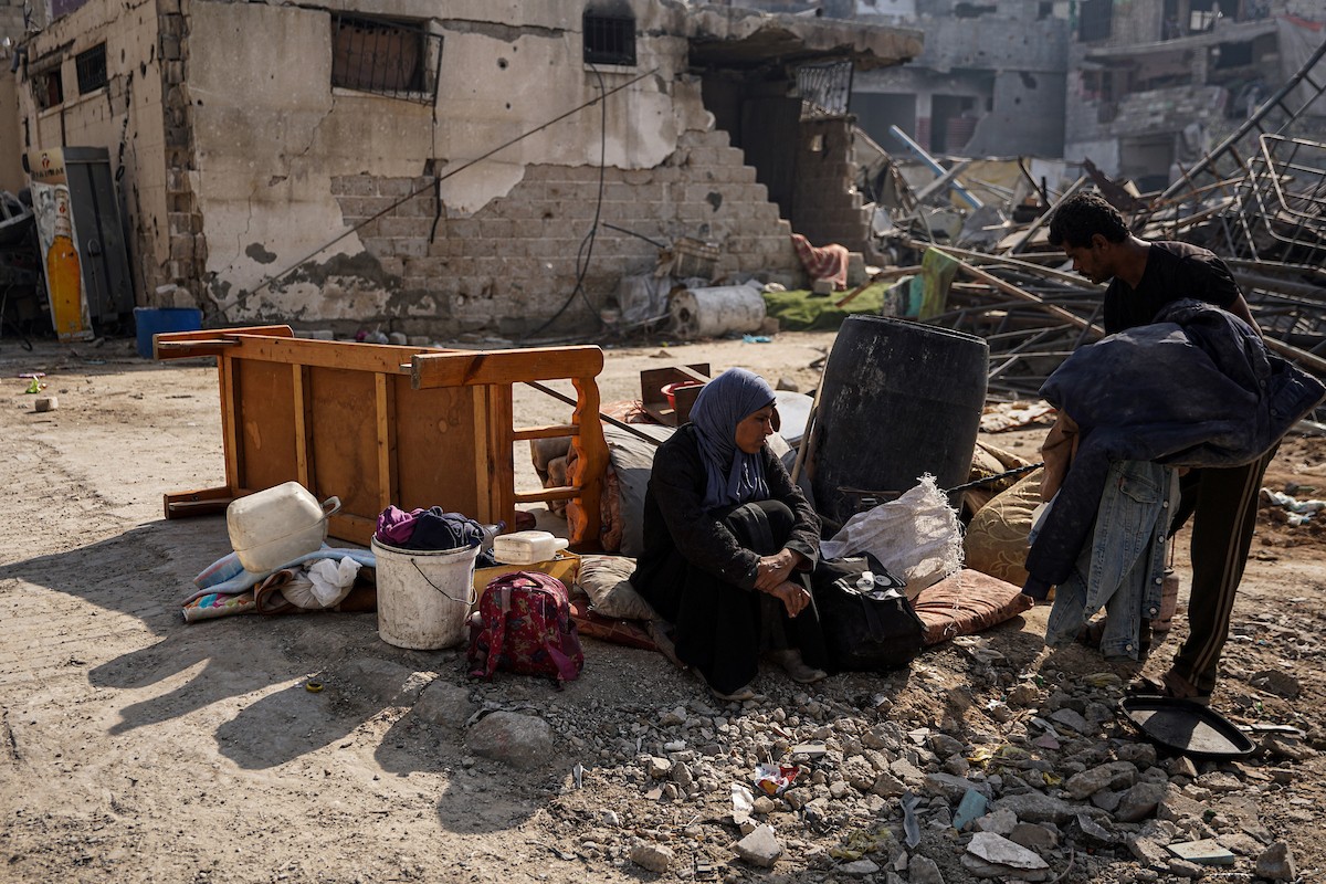 عائلات فلسطينية تتجه نحو مناطق تعتبرها أكثر أمانًا حاملة معها كل ما تستطيع حمله من أمتعة (13).jpg