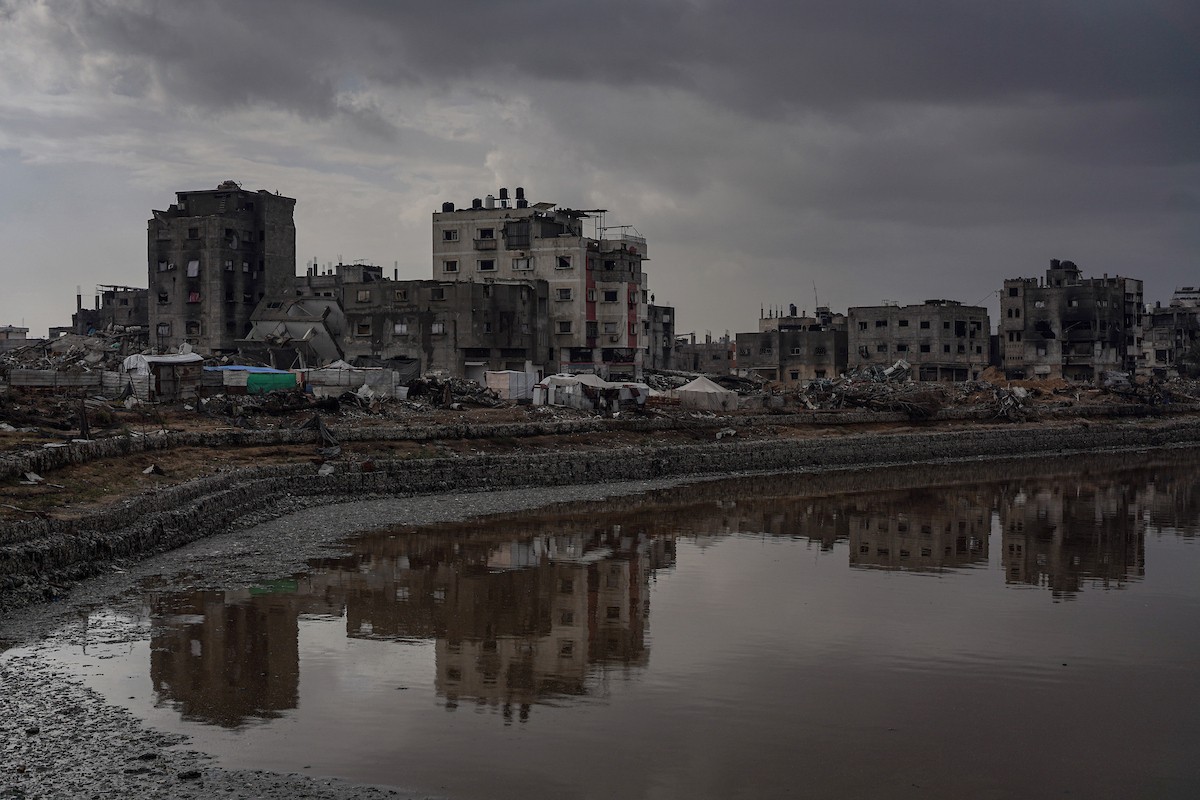 وفد من الأمم المتحدة يتفقد حوض تجميع مياه الصرف الصحي في حي الشيخ رضوان بمدينة غزة (5).jpg