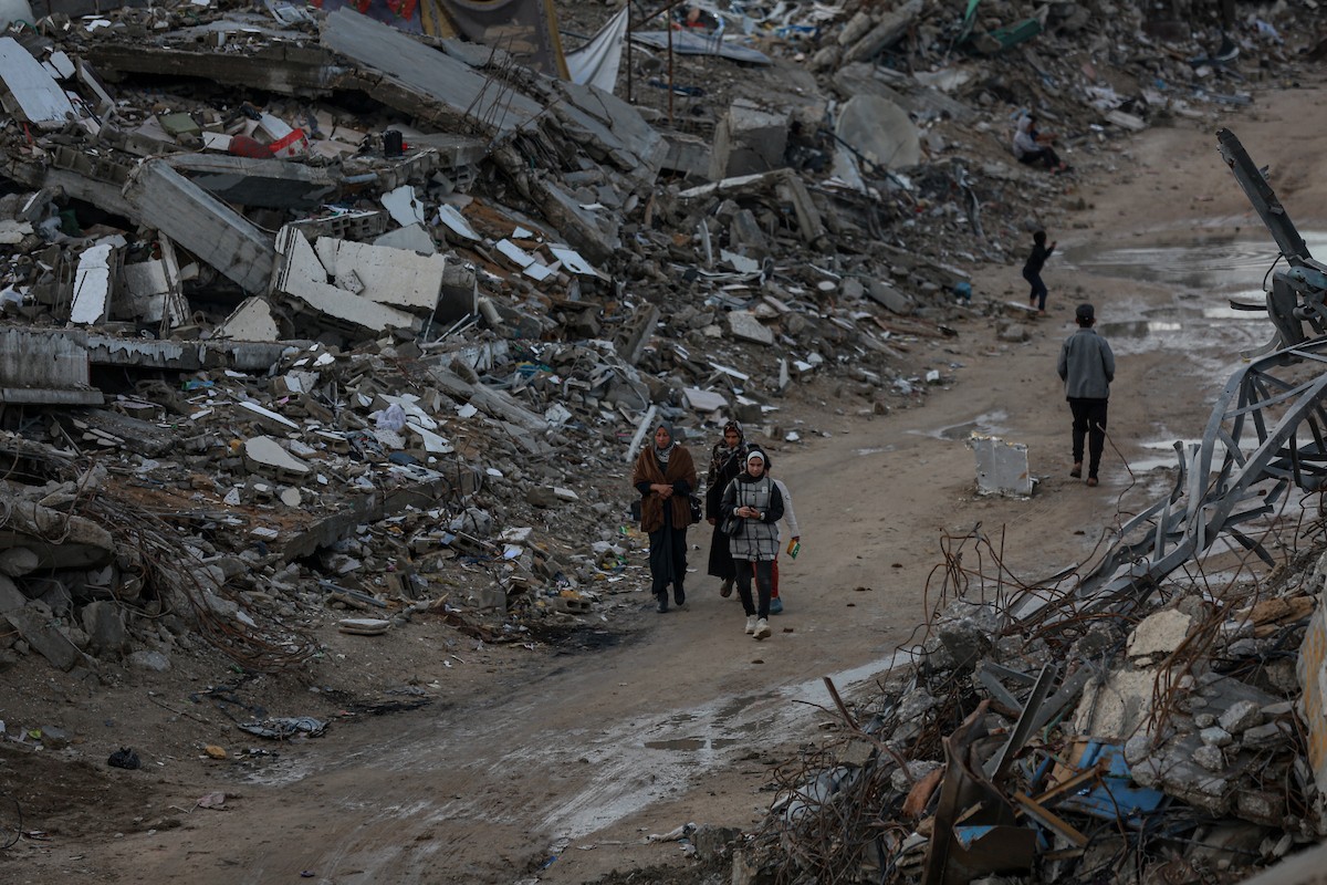 يعاني الفلسطينيون الذين دمرت منازلهم جراء الهجمات الإس (9).jpg