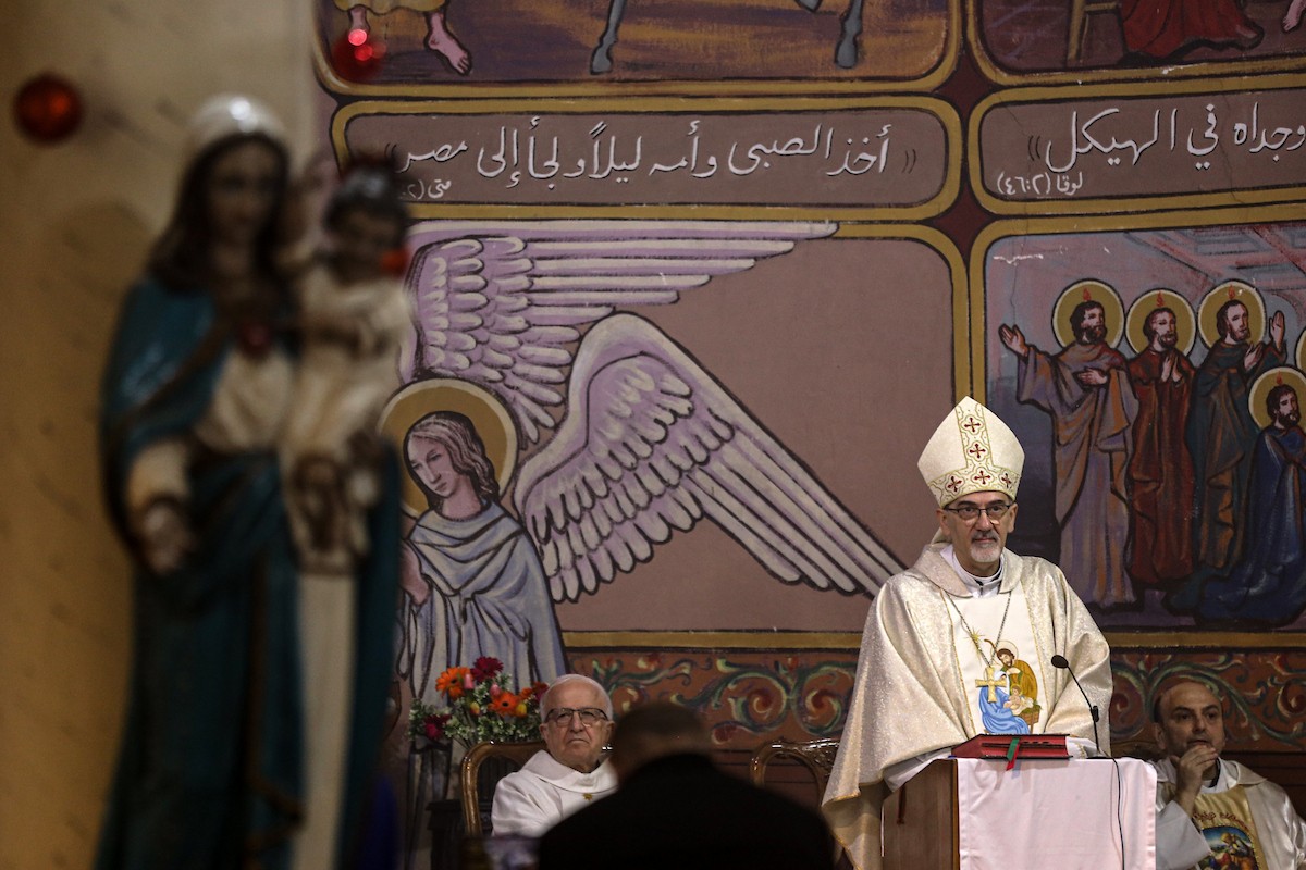 بطريرك اللاتين في القدس الكاردينال بييرباتيستا بيتسابالا يترأس قداس عيد الميلاد في غزة يوم الأحد 21 ديسمبر/كانون الأول 2025.تصوير: عمر أشتوي
