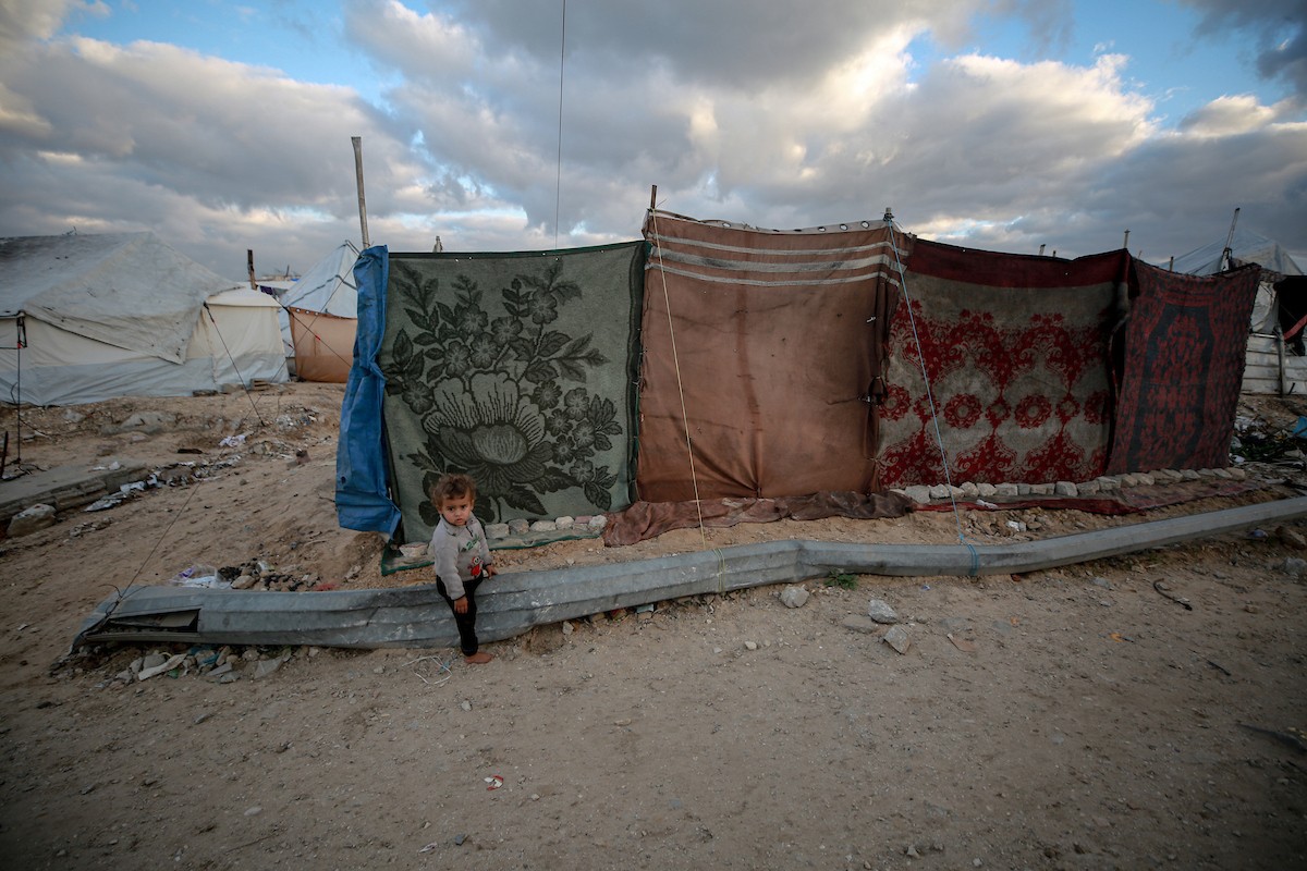 مشاهد عامة لخيام النازحين الفلسطينيين على شاطئ مدينة غزة، 19 ديسمبر/كانون الأول 2025، تصوير: عمر أشتوي