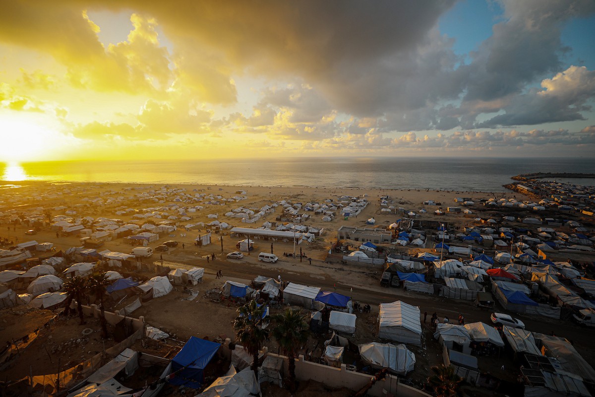 صور عامة لخيام النازحين على شاطئ مدينة غزة 26 ديسمبر/كانون الأول 2025، تصوير: عمر أشتوي