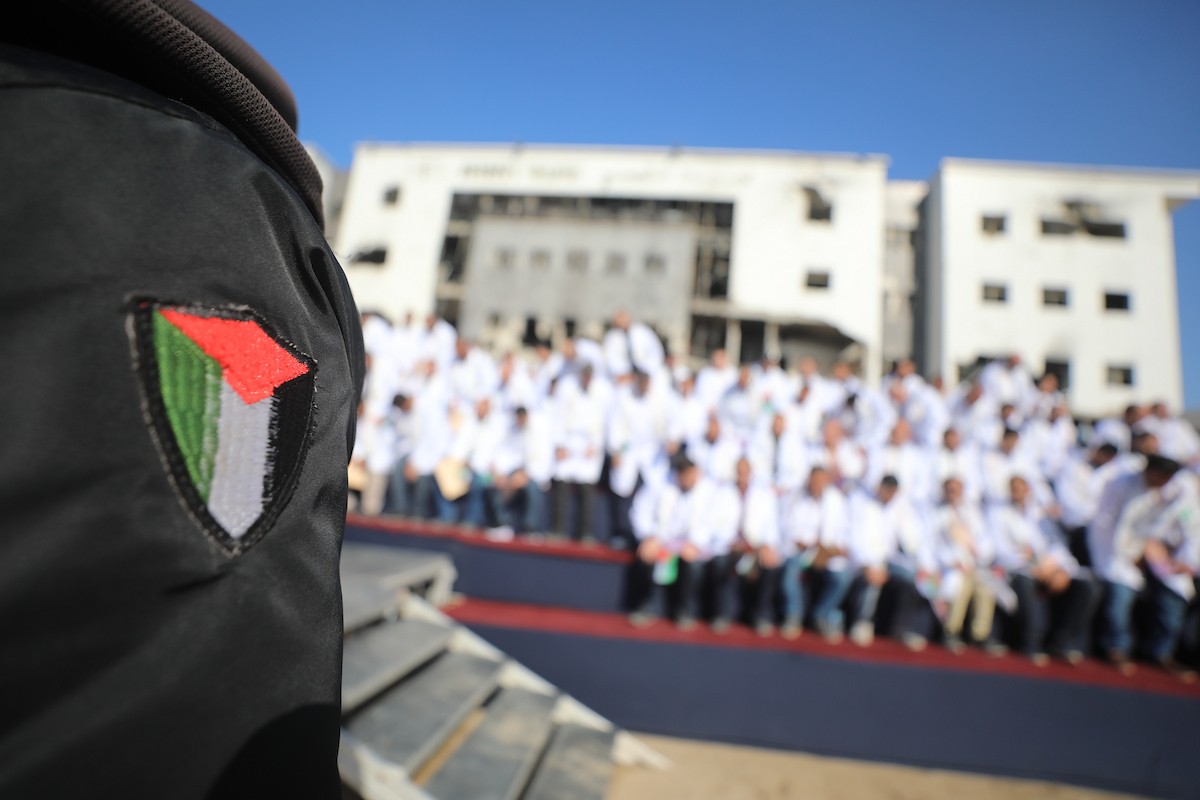 حفل تخرج للأطباء الحاصلين على البورد الفلسطيني في ساحة  الشفاء بمدينة غزة، 25 ديسمبر/كانون الأول 2025.تصوير: عمر أشتوي
