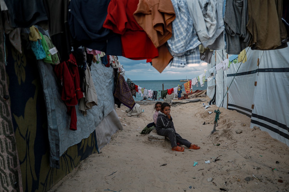 مشاهد عامة لخيام النازحين الفلسطينيين على شاطئ مدينة غزة، 19 ديسمبر/كانون الأول 2025، تصوير: عمر أشتوي