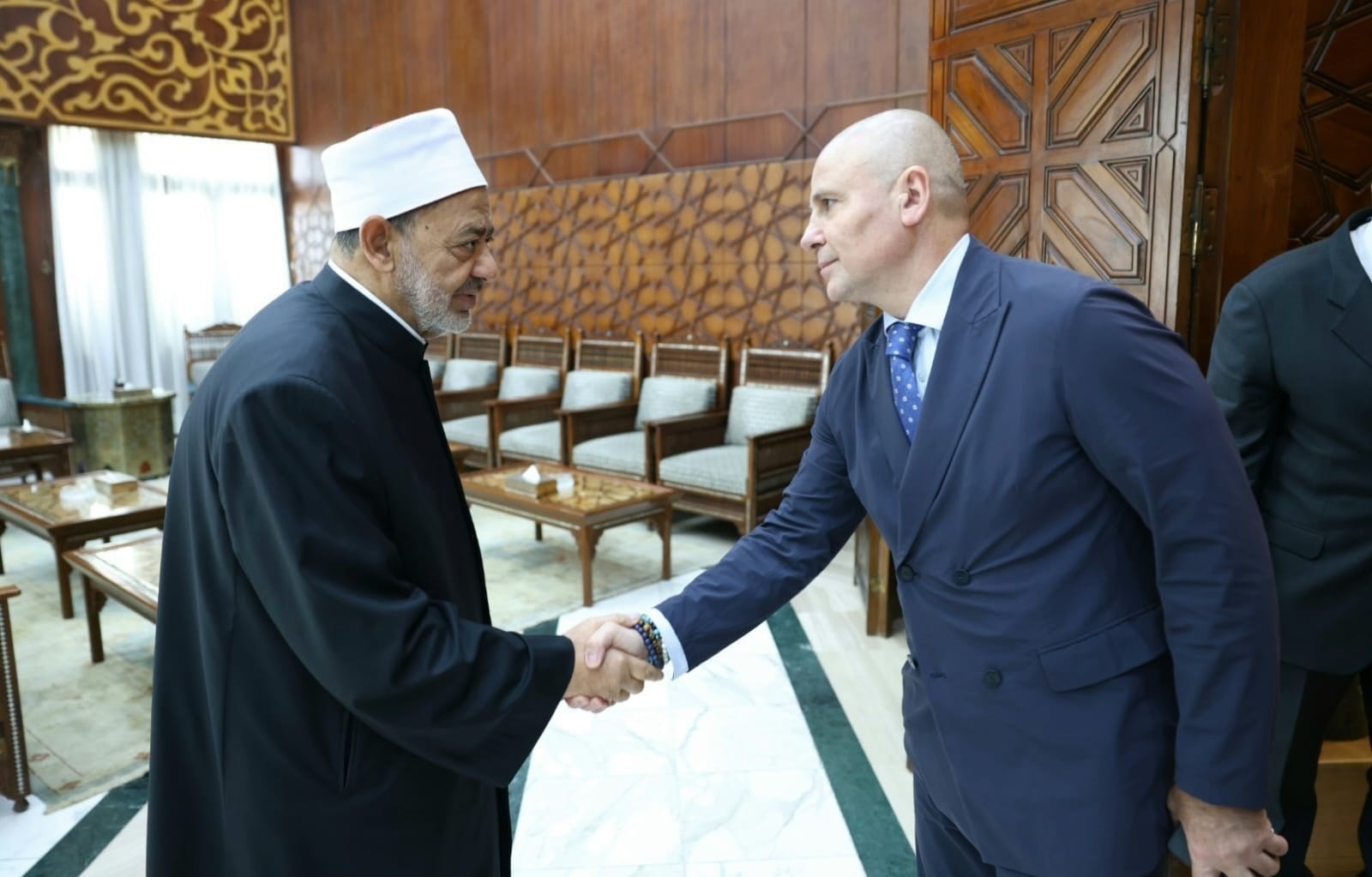 #شيخ_الأزهر يستقبل سفير إيطاليا بالقاهرة ويناقشان تطورات الأوضاع في #غزة 2.jpg