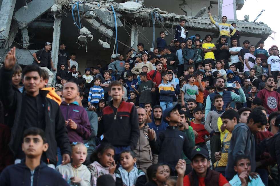 حفل زفاف جماعي لـ54 زوجا بين أنقاض خان يونس 66.jpg