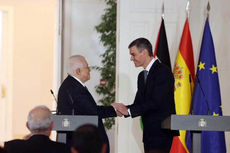 الرئيس عباس يجتمع مع رئيس وزراء إسبانيا 1.jpg