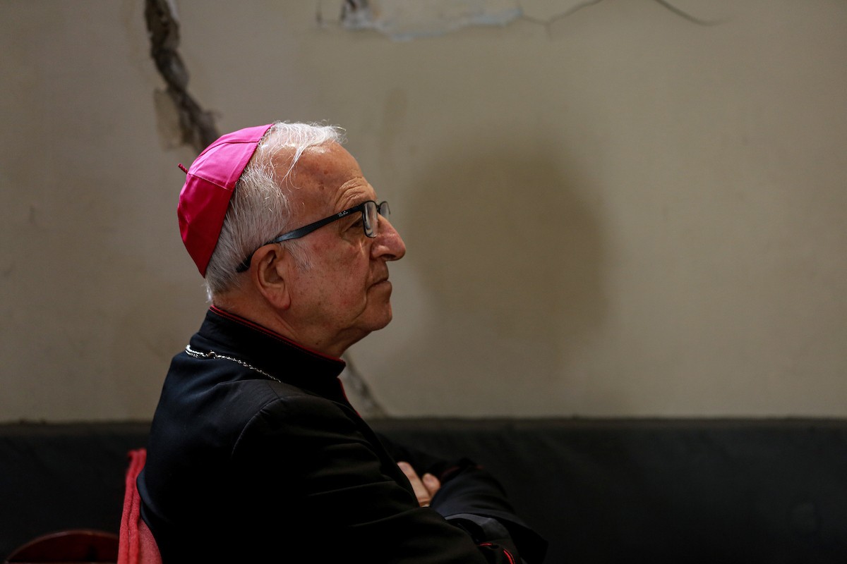 بطريرك اللاتين في القدس الكاردينال بييرباتيستا بيتسابالا يترأس قداس عيد الميلاد في غزة يوم الأحد 21 ديسمبر/كانون الأول 2025.تصوير: عمر أشتوي