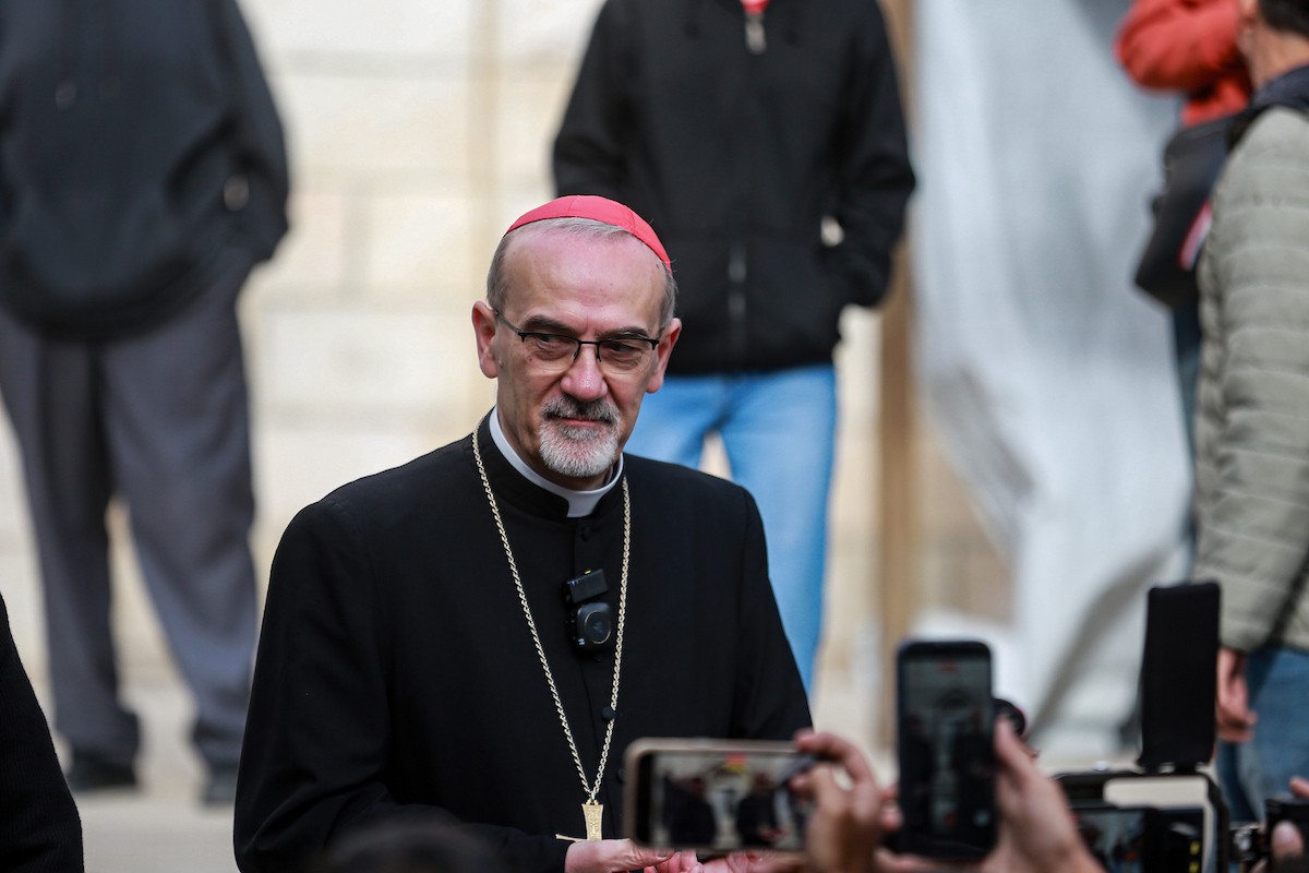 بطريرك اللاتين في القدس الكاردينال بييرباتيستا بيتسابالا يترأس قداس عيد الميلاد في غزة يوم الأحد 21 ديسمبر/كانون الأول 2025.تصوير: عمر أشتوي