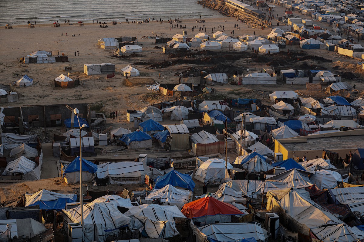 صور عامة لخيام النازحين على شاطئ مدينة غزة 26 ديسمبر/كانون الأول 2025، تصوير: عمر أشتوي