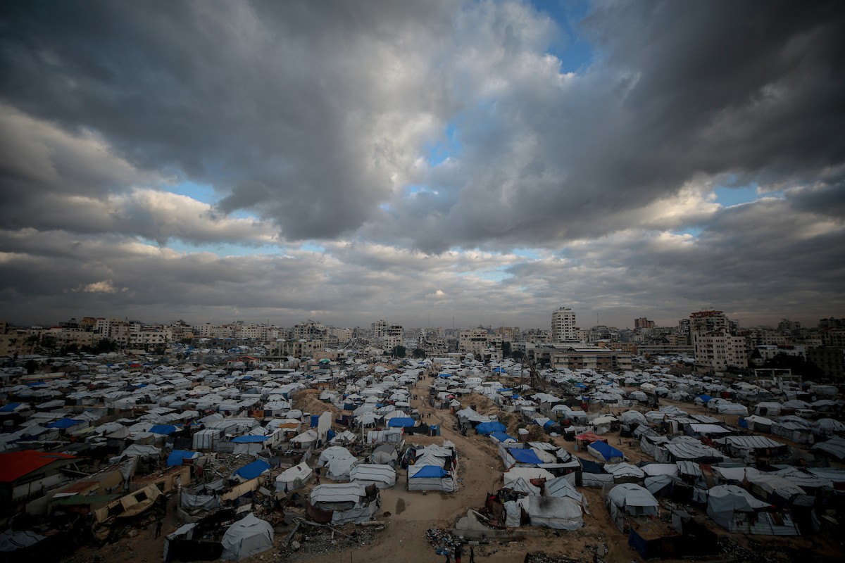 مشاهد عامة لخيام النازحين الفلسطينيين على شاطئ مدينة غزة، 19 ديسمبر/كانون الأول 2025، تصوير: عمر أشتوي