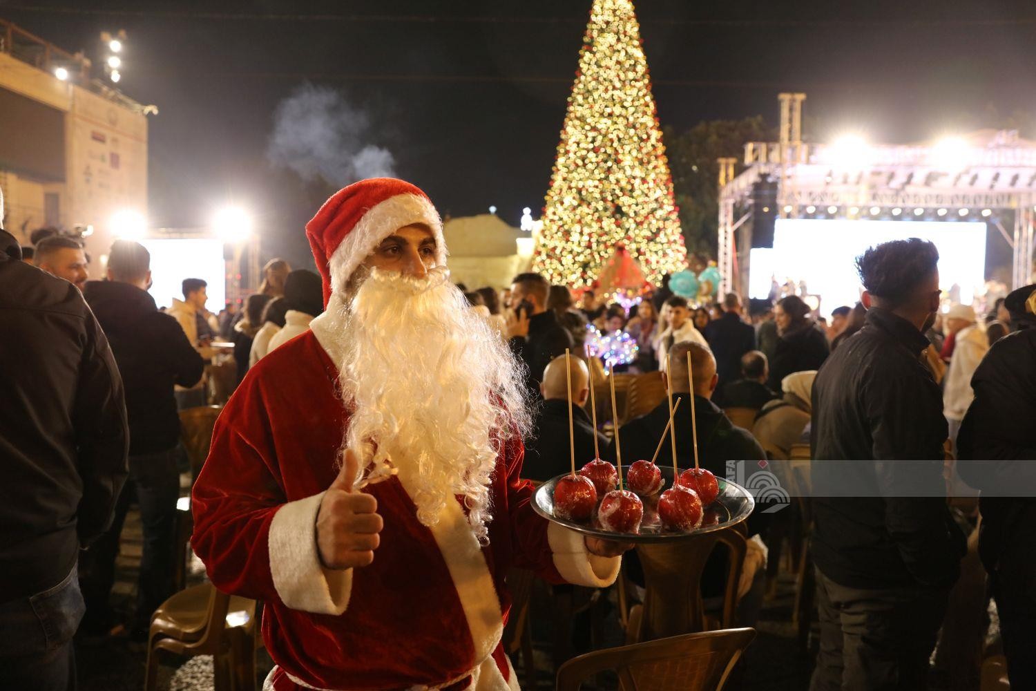 إضاءة شجرة الميلاد في بيت لحم.. تصوير - أحمد مزهر (وفا)