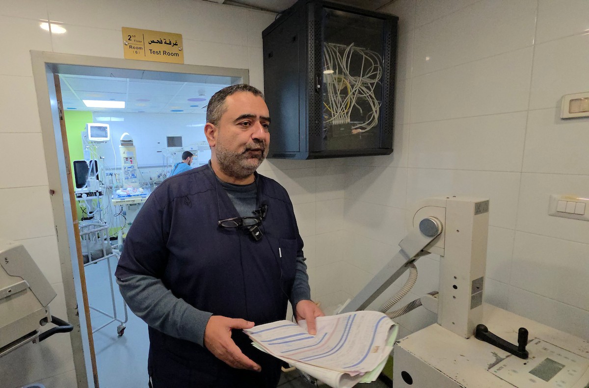 توفي الرضيع الفلسطيني سعيد عابدين، البالغ من العمر شهراً واحداً، نتيجة البرد القارس في خان يونس، جنوب قطاع غزة، ليرتفع بذلك عدد ضحايا العاصفة إلى 13. صور : طارق محمد/ (APA)