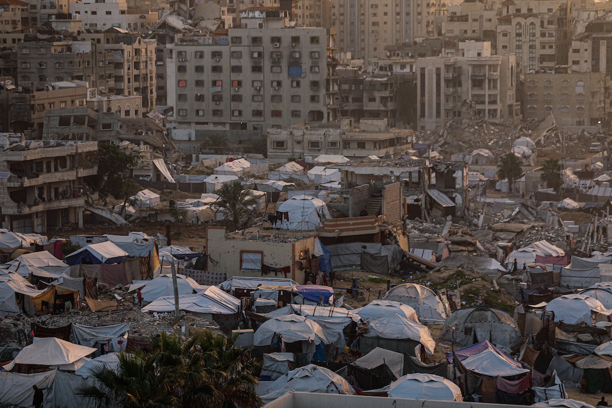 صور عامة لخيام النازحين على شاطئ مدينة غزة 26 ديسمبر/كانون الأول 2025، تصوير: عمر أشتوي