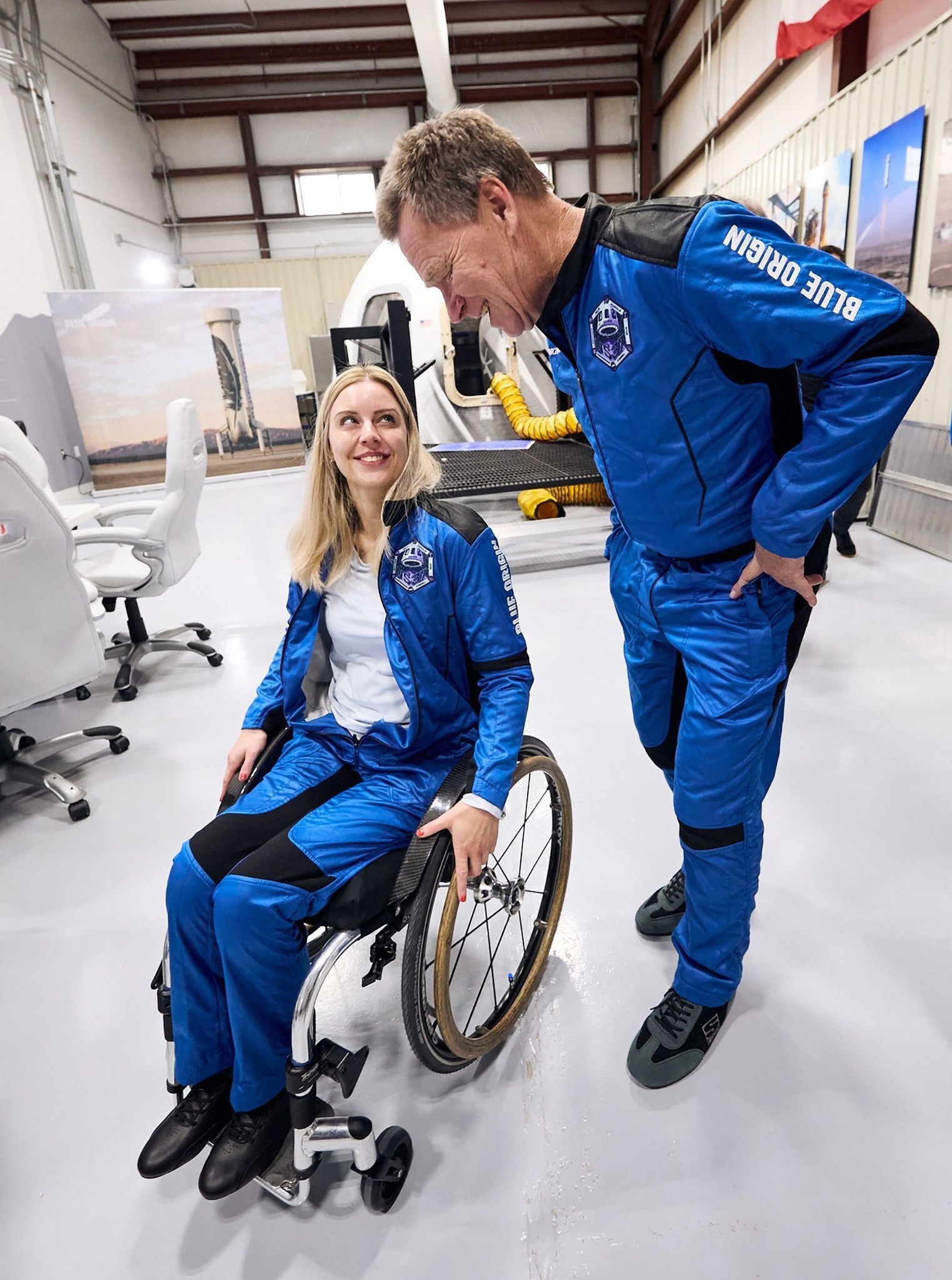 ميكايلا بنتهاوس… أول مسافرة إلى فضاء على الكرسي المتحرك