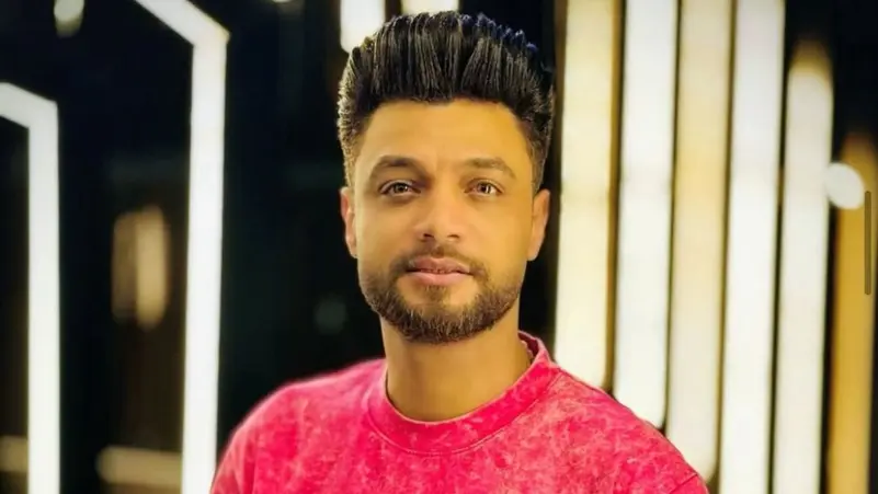 المطرب أحمد عامر.webp