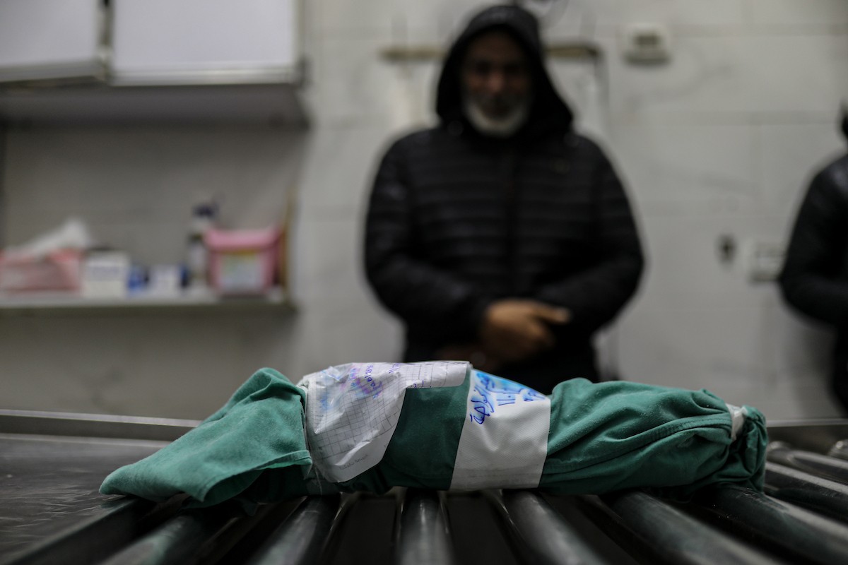 توفي طفل رضيع يبلغ من العمر ثلاثة أشهر، يُدعى تيم الخواجة، كان يعيش في خيمة بمخيم الشاطئ غرب مدينة غزة، نتيجةً لظروف الطقس الباردة في شمال قطاع غزة، في 12 ديسمبر/كانون الأول 2025.