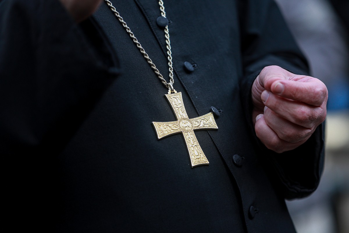 بطريرك اللاتين في القدس الكاردينال بييرباتيستا بيتسابالا يترأس قداس عيد الميلاد في غزة يوم الأحد 21 ديسمبر/كانون الأول 2025.تصوير: عمر أشتوي