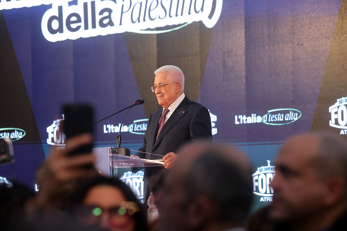 الرئيس الفلسطيني محمود عباس (أبو مازن) يلقي خطاباً في مؤتمر حزب إخوة إيطاليا. روما، إيطاليا، ١٢ ديسمبر/كانون الأول ٢٠٢٥