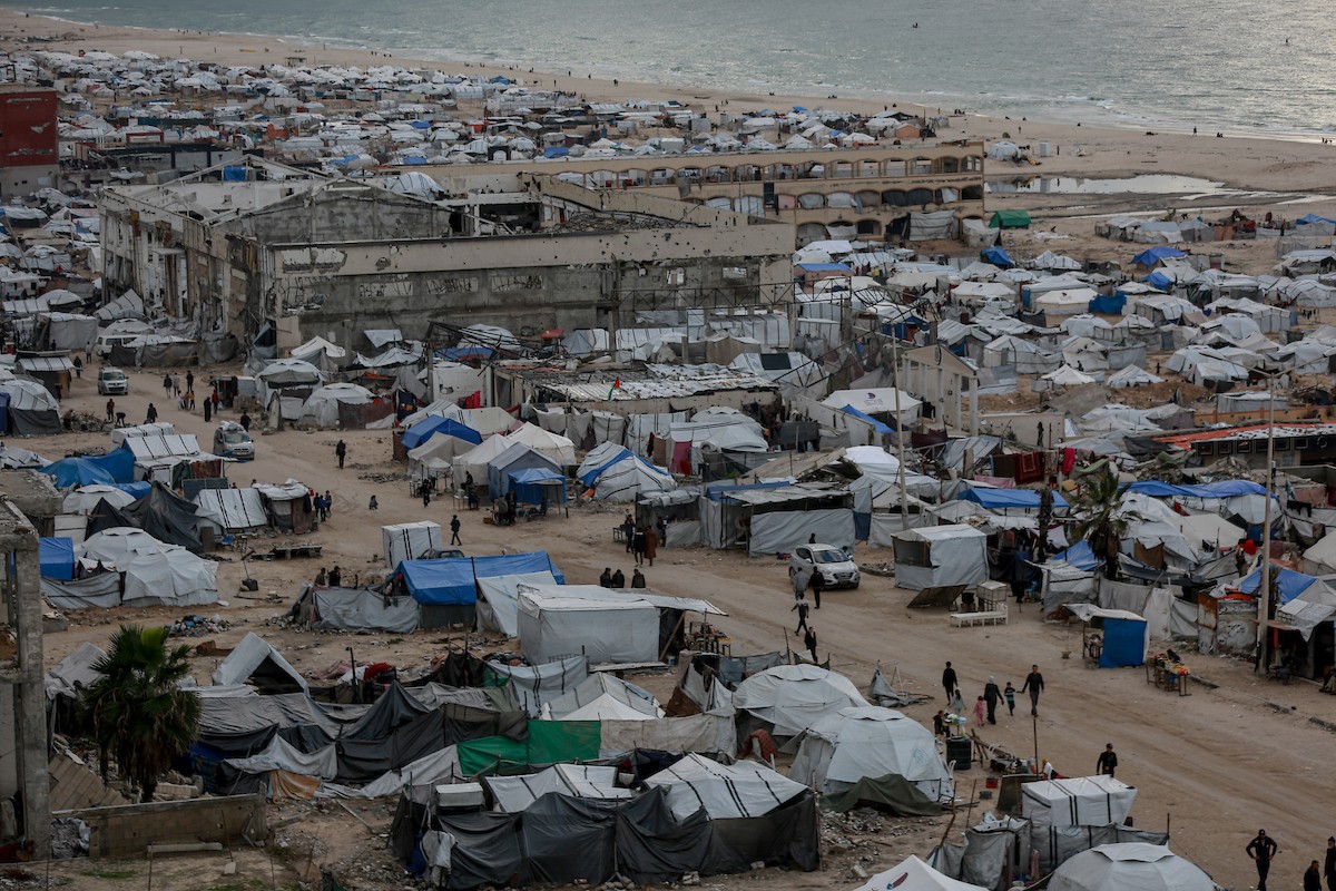 مشاهد عامة لخيام النازحين الفلسطينيين على شاطئ مدينة غزة، 19 ديسمبر/كانون الأول 2025، تصوير: عمر أشتوي