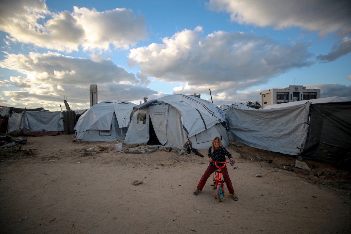 مشاهد عامة لخيام النازحين الفلسطينيين على شاطئ مدينة غزة، 19 ديسمبر/كانون الأول 2025، تصوير: عمر أشتوي