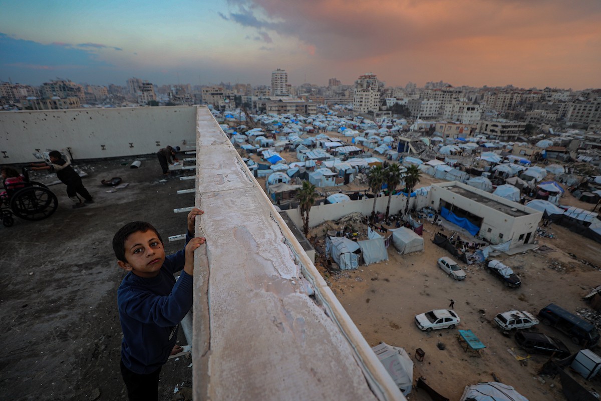 صور عامة لخيام النازحين على شاطئ مدينة غزة 26 ديسمبر/كانون الأول 2025، تصوير: عمر أشتوي