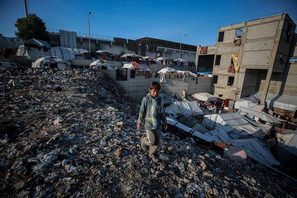 خيام قرب مكب نفايات في حي اليرموك بمدينة غزة،20 ديسمبر/كانون الأول 2025. صورة: عمر أشتوي