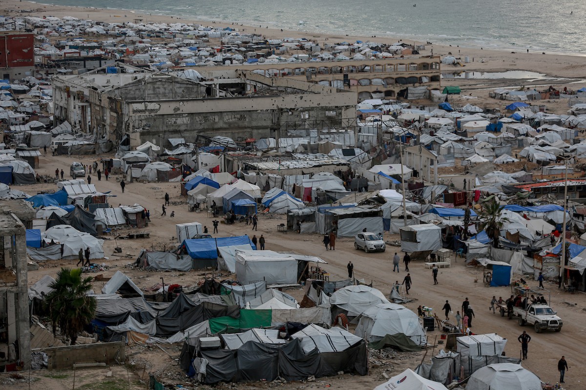 مشاهد عامة لخيام النازحين الفلسطينيين على شاطئ مدينة غزة، 19 ديسمبر/كانون الأول 2025، تصوير: عمر أشتوي