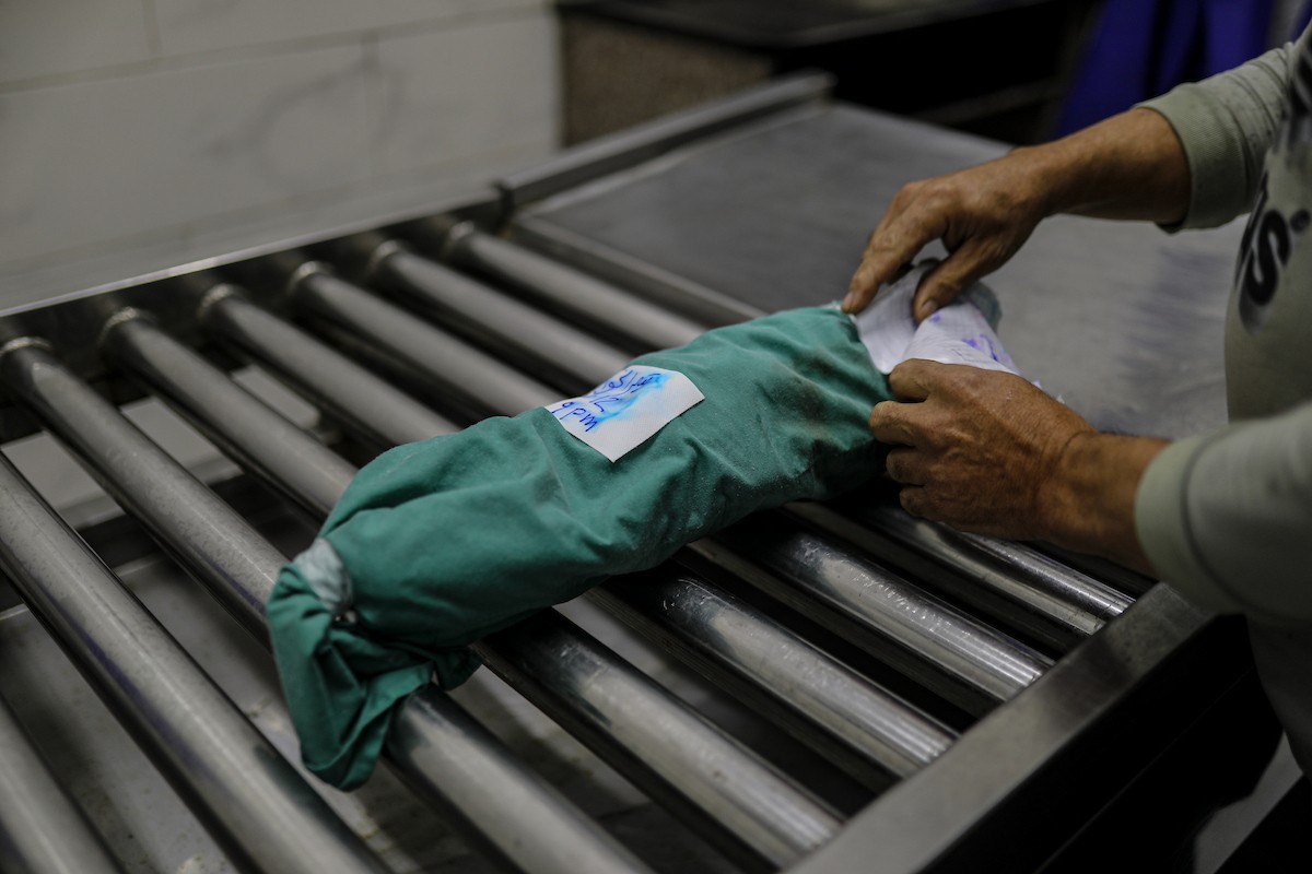 توفي طفل رضيع يبلغ من العمر ثلاثة أشهر، يُدعى تيم الخواجة، كان يعيش في خيمة بمخيم الشاطئ غرب مدينة غزة، نتيجةً لظروف الطقس الباردة في شمال قطاع غزة، في 12 ديسمبر/كانون الأول 2025.