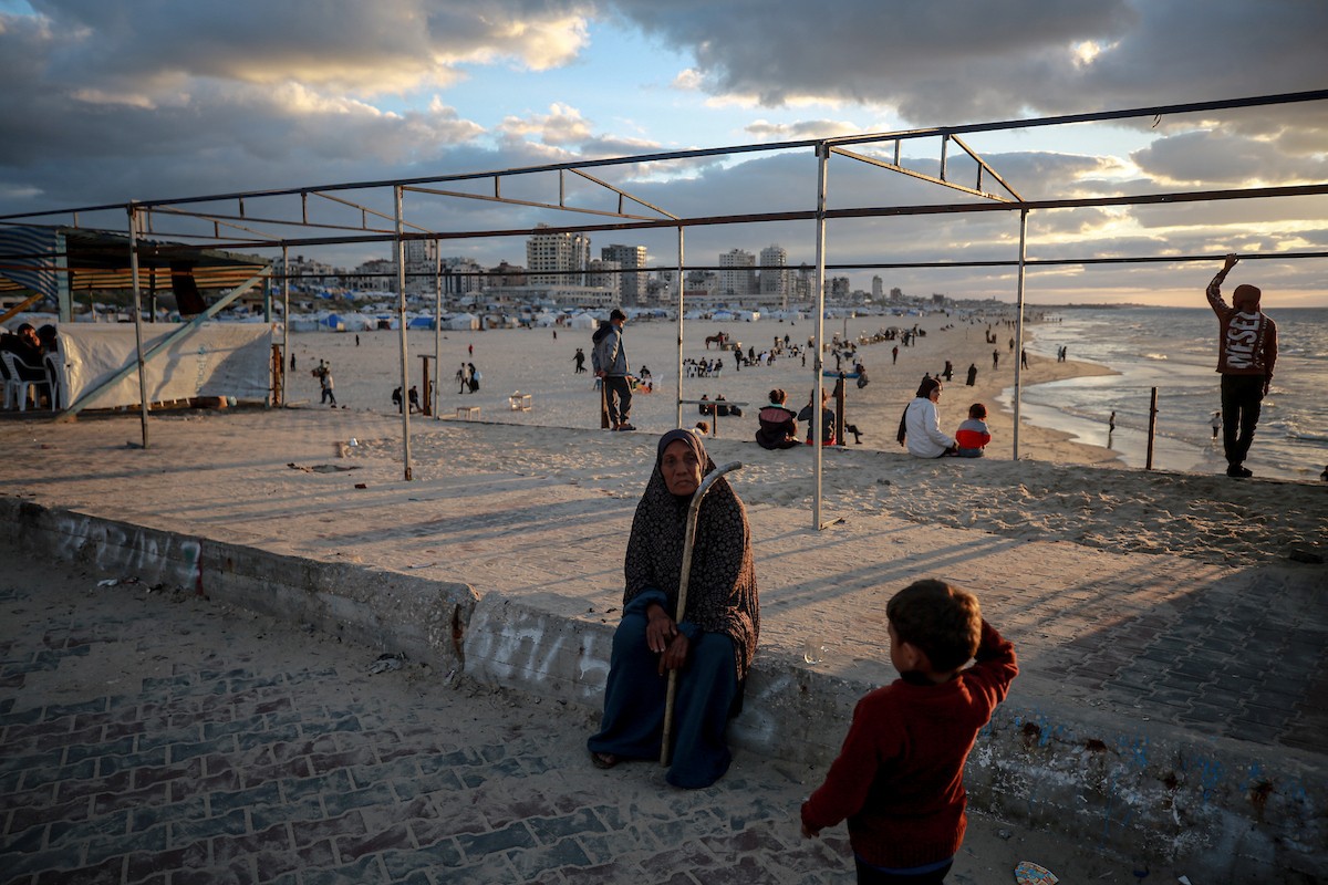 مشاهد عامة لخيام النازحين الفلسطينيين على شاطئ مدينة غزة، 19 ديسمبر/كانون الأول 2025، تصوير: عمر أشتوي