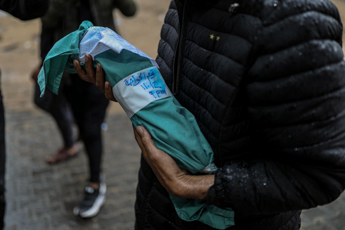 توفي طفل رضيع يبلغ من العمر ثلاثة أشهر، يُدعى تيم الخواجة، كان يعيش في خيمة بمخيم الشاطئ غرب مدينة غزة، نتيجةً لظروف الطقس الباردة في شمال قطاع غزة، في 12 ديسمبر/كانون الأول 2025.