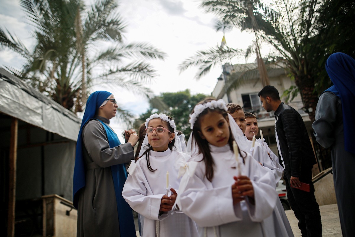 بطريرك اللاتين في القدس الكاردينال بييرباتيستا بيتسابالا يترأس قداس عيد الميلاد في غزة يوم الأحد 21 ديسمبر/كانون الأول 2025.تصوير: عمر أشتوي