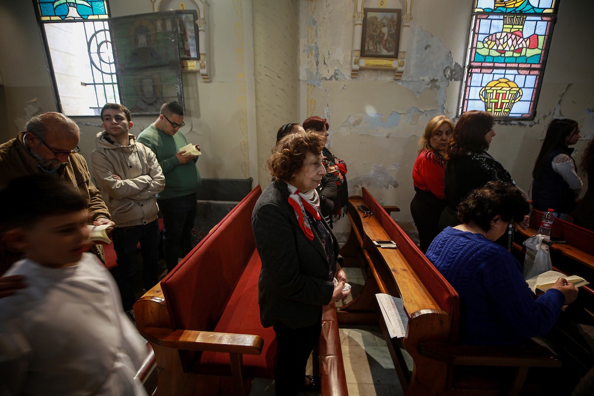 بطريرك اللاتين في القدس الكاردينال بييرباتيستا بيتسابالا يترأس قداس عيد الميلاد في غزة يوم الأحد 21 ديسمبر/كانون الأول 2025.تصوير: عمر أشتوي