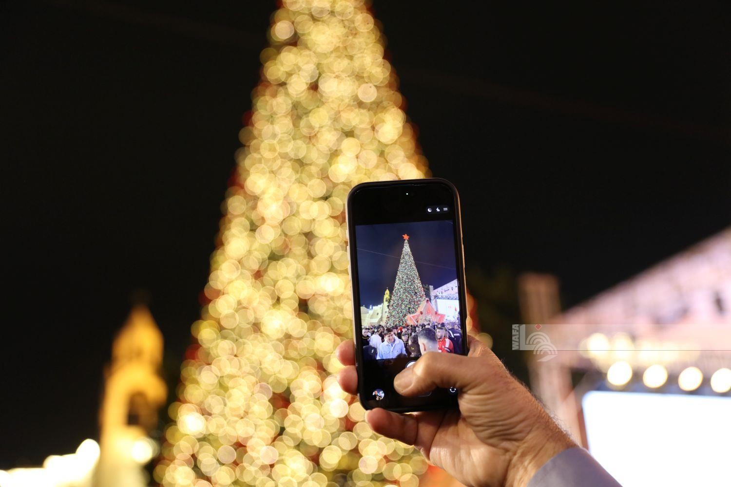 إضاءة شجرة الميلاد في بيت لحم.. تصوير - أحمد مزهر (وفا)