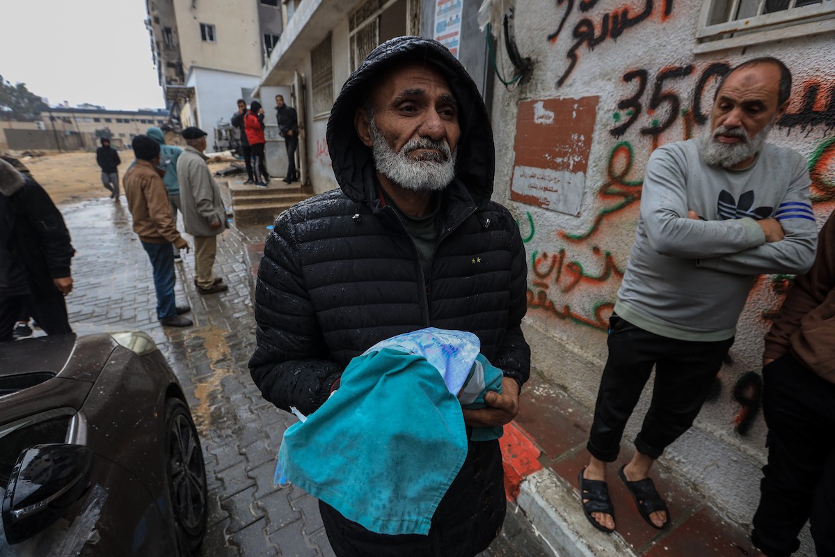 توفي طفل رضيع يبلغ من العمر ثلاثة أشهر، يُدعى تيم الخواجة، كان يعيش في خيمة بمخيم الشاطئ غرب مدينة غزة، نتيجةً لظروف الطقس الباردة في شمال قطاع غزة، في 12 ديسمبر/كانون الأول 2025.