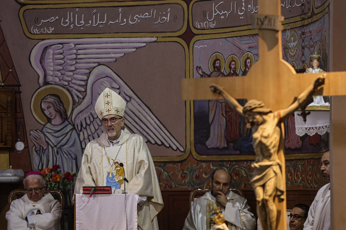 بطريرك اللاتين في القدس الكاردينال بييرباتيستا بيتسابالا يترأس قداس عيد الميلاد في غزة يوم الأحد 21 ديسمبر/كانون الأول 2025.تصوير: عمر أشتوي