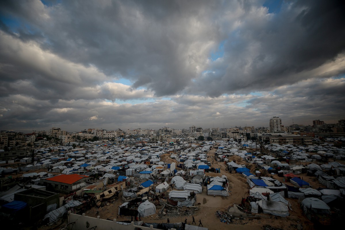 مشاهد عامة لخيام النازحين الفلسطينيين على شاطئ مدينة غزة، 19 ديسمبر/كانون الأول 2025، تصوير: عمر أشتوي