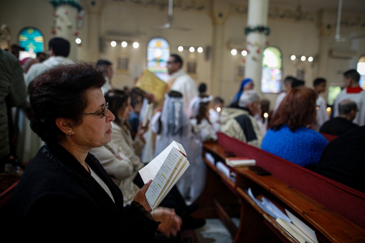 بطريرك اللاتين في القدس الكاردينال بييرباتيستا بيتسابالا يترأس قداس عيد الميلاد في غزة يوم الأحد 21 ديسمبر/كانون الأول 2025.تصوير: عمر أشتوي