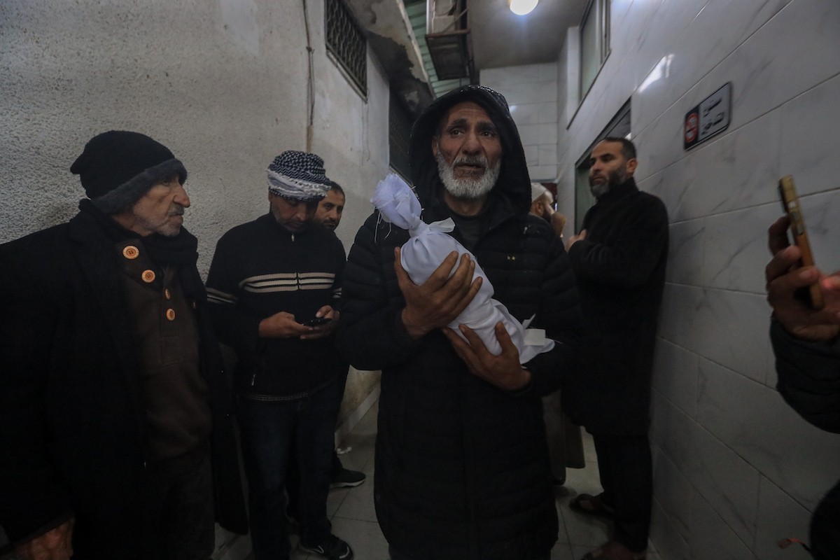 توفي طفل رضيع يبلغ من العمر ثلاثة أشهر، يُدعى تيم الخواجة، كان يعيش في خيمة بمخيم الشاطئ غرب مدينة غزة، نتيجةً لظروف الطقس الباردة في شمال قطاع غزة، في 12 ديسمبر/كانون الأول 2025.