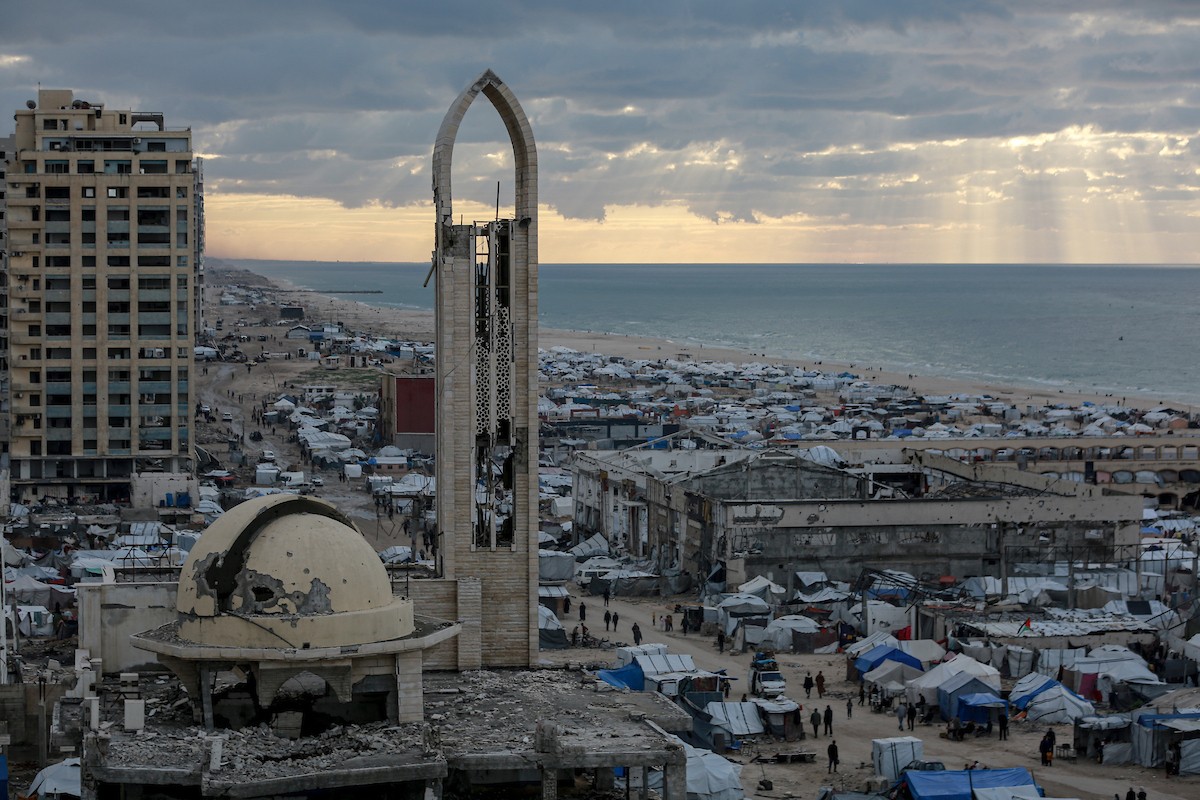 مشاهد عامة لخيام النازحين الفلسطينيين على شاطئ مدينة غزة، 19 ديسمبر/كانون الأول 2025، تصوير: عمر أشتوي