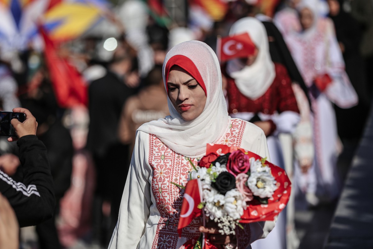 حفل زفاف جماعي لنحو 200 عريس وعروس تحت عنوان 